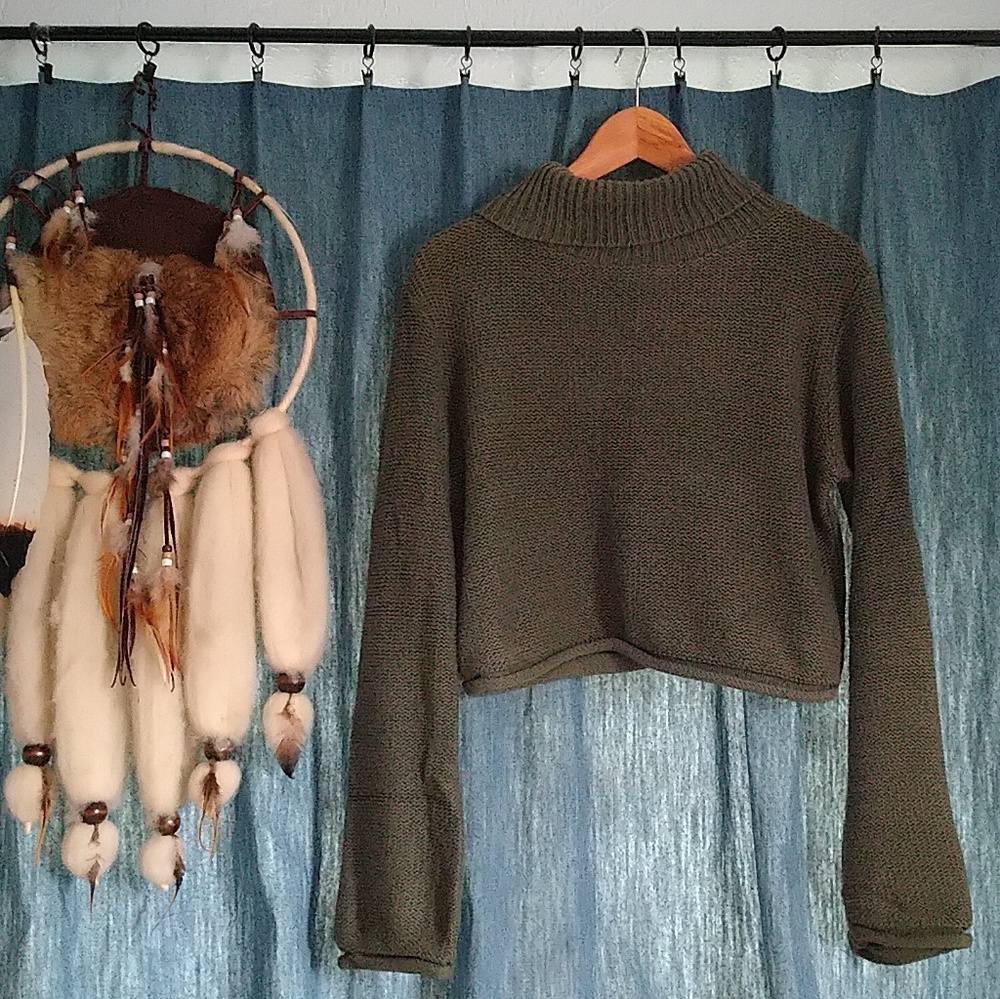 💚 Army-Green Cropped Sweater